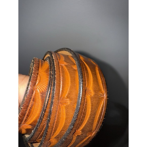 Black Hills Gold Lazy K 10K‎ Gold Trim Oval Belt Buckle Flower Pattern Tan Belt main image 7